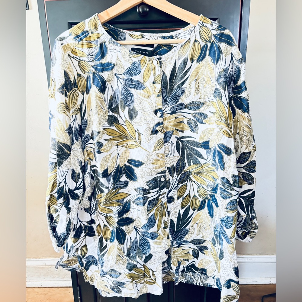 Tahari linen plus size top. Blouse. Versatile sleeves. Linen. 2X